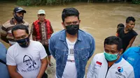 Calon Wali Kota Medan nomor urut 2 ini menyambangi lokasi banjir untuk melihat warga yang rumahnya terendam air.