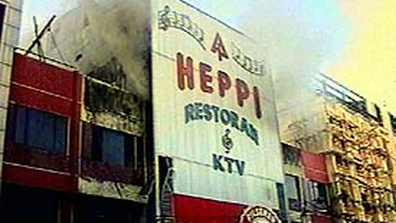 080702aHappy_Kebakaran1.jpg
