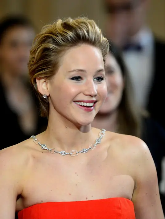 'Lututku lemas. Aku jatuh, serius! Itu momen paling mendekati hilang kesadaran yang pernah aku alami, aku tidak tahu!' katanya yang ternyata merupakan penggemar Kris. (Bintang/EPA)