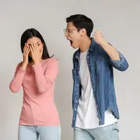 Ilustrasi pasangan melecehkan/copyrightshutterstock/Prostock-studio