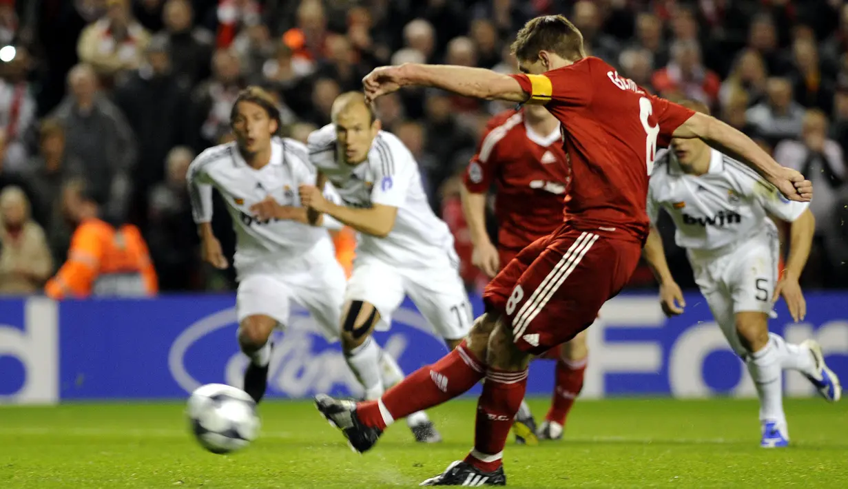 Sederet gelar bergengsi juga pernah disabet Gerrard selama berada di Anfield. Salah satunya adalah Liga Champions pada tahun 2005. (Foto: AFP/Rafa Rivas)