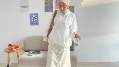 Gaya penampilan Dianty Annisa selalu mencuri perhatian. Terutama saat ia tampild dengan OOTD putih yang semakin membuatnya terlihat cerah. Gaya kece Dianty ini sukses bikin netizen terkesima. (Liputan6.com/IG/@diantyy.a)