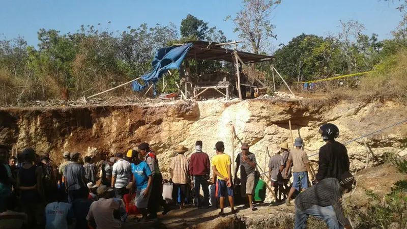 Penambang Pasir di Sumenep