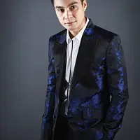 Baim Wong. (Fotografer: Deki Prayoga, Digital Imaging: Denti Ebtaviani, Wardrobe: Renzi Lazuardi (Jas), Antoni Morato (Kemeja dan celana), Make up: First, Bintang.com)