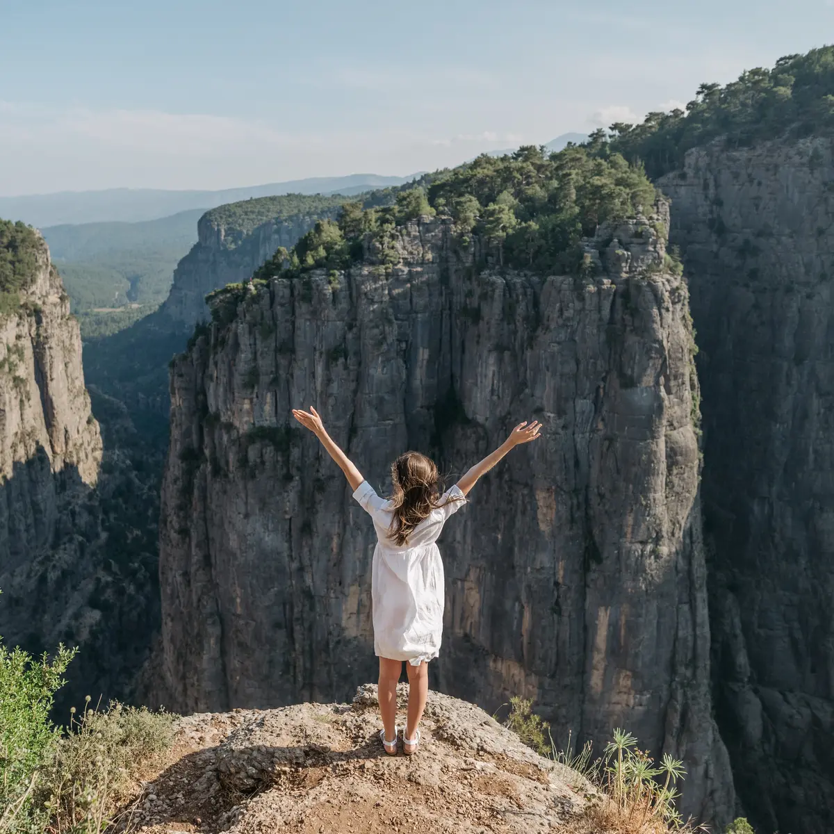 7 Arti Mimpi Jatuh Ke Jurang Yang Menandakan Kesialan - Lifestyle Fimela.com