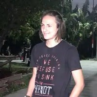 Saat ada tragedi kapal tujuan Pulau Tidung yang terbakar pada Minggu, (01/01/2017), Dylan Carr tengah dalam perjalanan pulang dari Pulau Pramuka.