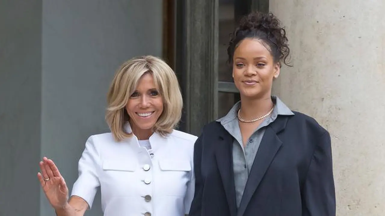 Aksi Fashionable Rihanna Saat Bertemu Ibu Negara Prancis
