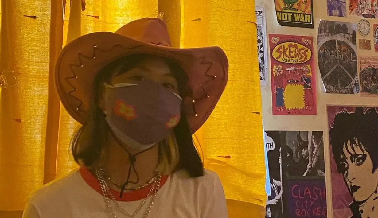 Sang kakek, Jenderal TNI (Purn) Agum Gumelar merupakan mantan Menteri Perhubungan pada Kabinet Gotong Royong. (Instagram/natarinaa.hidayat)