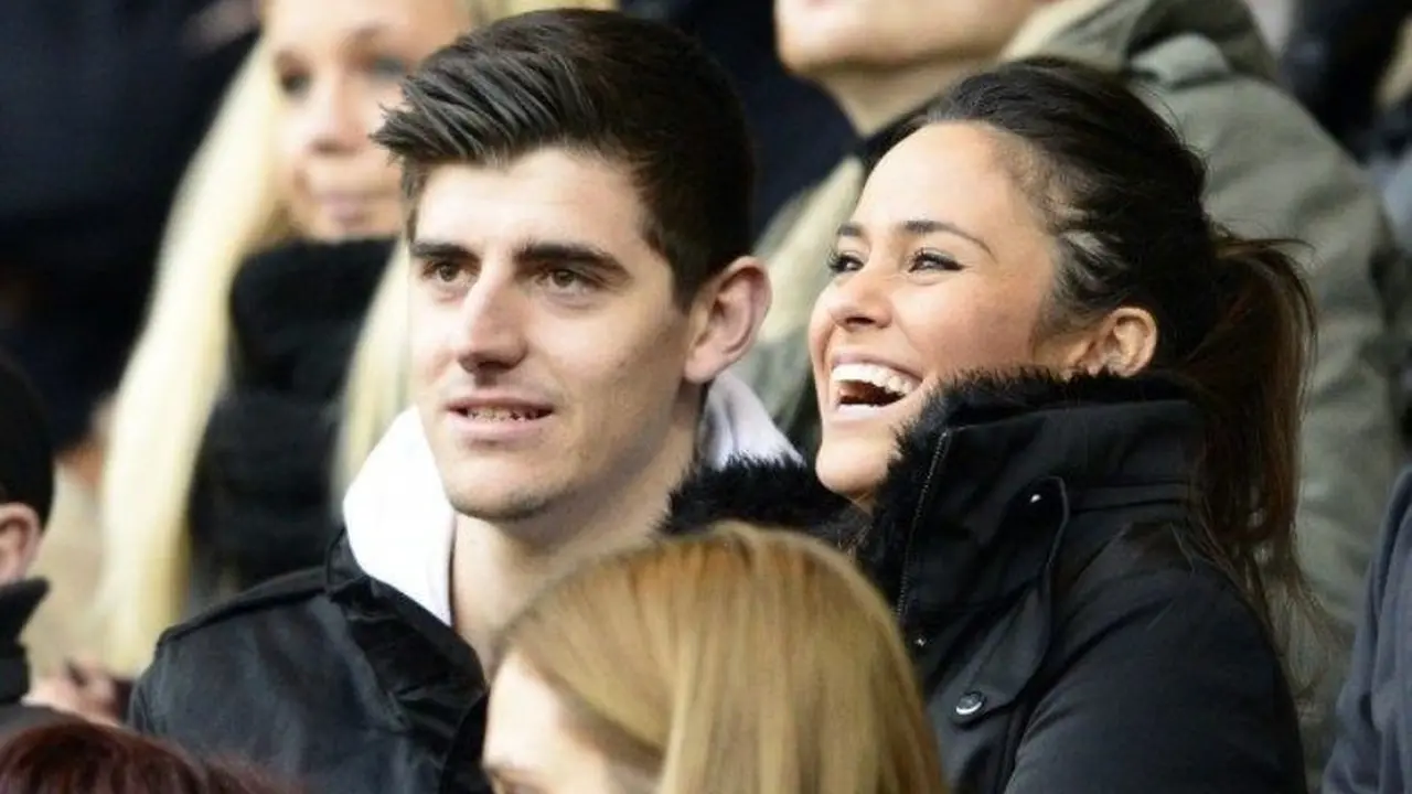 Kiper Chelsea Thibaut Courtois dan Marta Dominguez (fabwags)