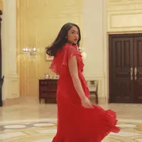 Putri Tanjung, anak dari konglomerat Chairul Tanjung. (dok. Instagram @putri_tanjung/https://www.instagram.com/p/BmCebyWFN8c/Asnida Riani)