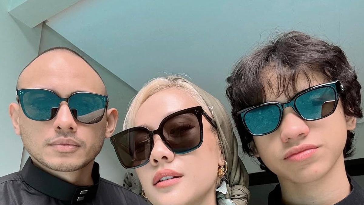Bukan Sekadar Fashion, Ini Makna di Balik Outfit Lebaran Keluarga BCL