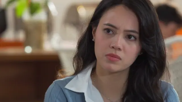 Di Antara Dua Cinta