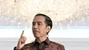 Presiden Jokowi berbincang selama Wawancara khusus di Istana Merdeka, Jakarta, Jumat (16/10/2015). Wawancara berhubungan dengan Pemerintahan Jokowi-JK genap berusia satu tahun pada 20 Oktober 2015 nanti. (Liputan6.com/Immanuel Antonius))