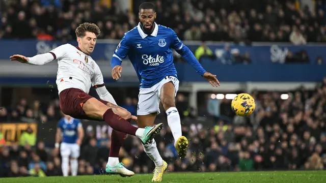 Foto: Aksi Pantang Menyerah Pemain Manchester City saat Menang Comeback di Kandang Everton