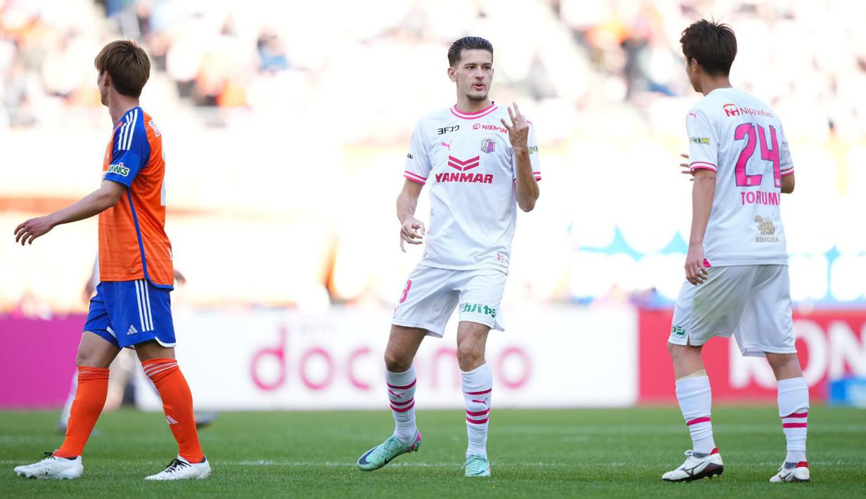 Justin Hubner juga sempat jadi starter saat Cerezo menjamu Vissel Kobe, 11 Mei 2024 lalu. Ia bermain 75 menit pada laga ini, dengan Cerezo Osaka kalah 1-4. (J.LEAGUE)