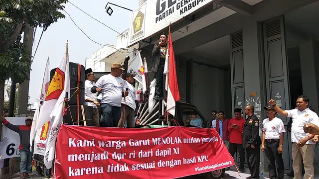 Ratusan simpatisan Ervin Luthfi, Caleg DPR RI terpilih Gerindra dari Dapil Jabar XI