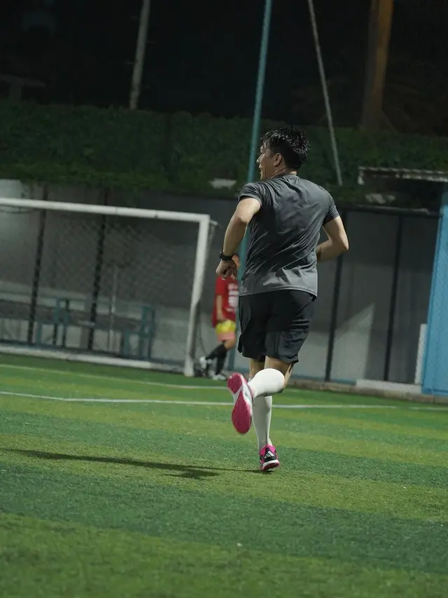 Ariel NOAH main bola