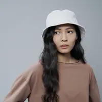 Ilustrasi Memakai Topi Credit: pexels.com/Andrew