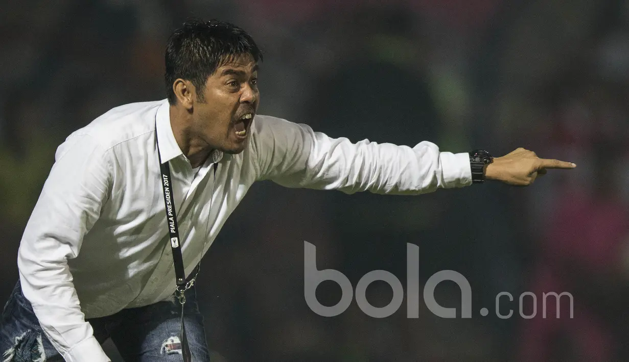 Selain ekspresif, mantan pelatih Timnas Indonesia ini juga selalu tampil rapih. (Bola.com/Vitalis Yogi Trisna)