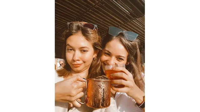 6 Momen Seru Liburan Yuki Kato dan Enzy di Bali, Pose Tidur Bikin Gagal Fokus