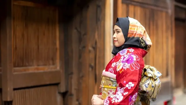 kimono hijab (Sumber: prtimes.jp)