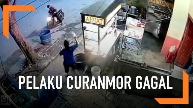 VIDEO: Rekaman CCTV Pelaku Curanmor Gagal Beraksi