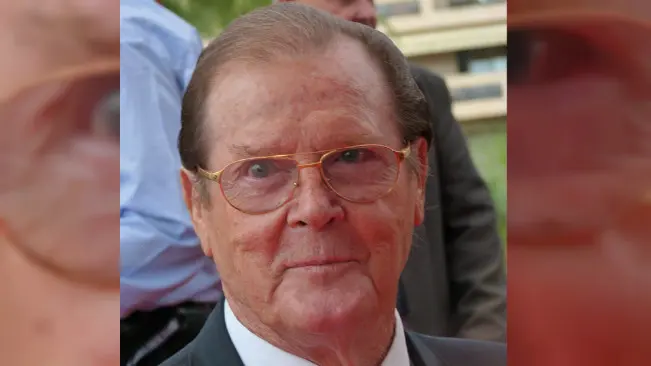 Roger Moore – Dorothy Squires. (Sumber Wikimedia/Frantogian via Creative Commons)
