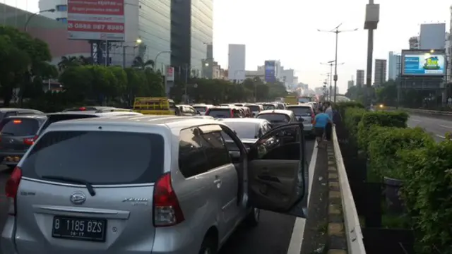 Kemacetan tol Jakarta-Cikampek