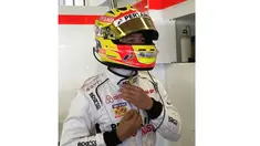 Pebalap Nasional, Rio Haryanto bersiap melakukan test drive F1 dengan Tim Manor Marussia di Sirkuit Yas Marina, Abu Dhabi, Selasa (1/12/2015).Rio  Melahap 56 lap, dengan catatan waktu lap terbaik 1 menit 49,593 detik. (Photo/Rio Haryanto Media)