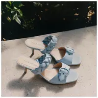 Koleksi sandal Mollie dari Coach. Sumber foto: Document/Coach.