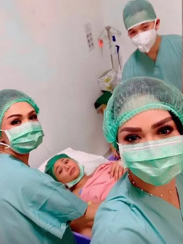 6 Momen Yuni Shara dan Krisdayanti Damping Sang Adik Melahirkan, Jadi Kakak Siaga