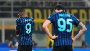 Kalah agregat 2-5 dari Bodo/Glimt membuat Inter Milan tersingkir dari Liga Champions 2025-2026. Tampak dalam foto, reaksi pemain Inter Milan, Marcus Thuram (kiri) dan Alessandro Bastoni selama pertandingan babak playoff Liga Champions 2025-2026 melawan Bodo/Glimt di stadion San Siro, Italia, Selasa 24 Februari 2026 waktu setempat atau Rabu (25/2/2026) dini hari WIB. (AP Photo/Luca Bruno)