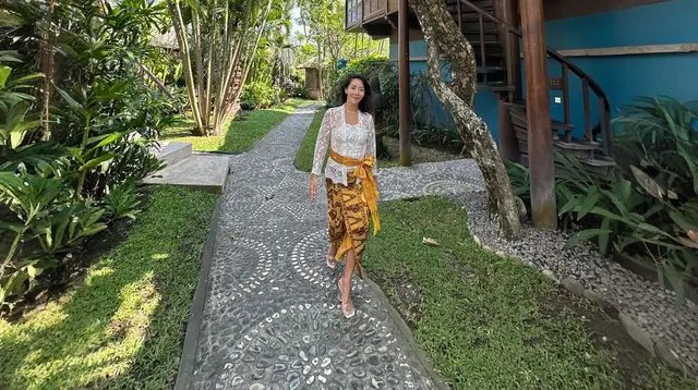 Lee Yoon Jin kerja di hotel bintang lima di Bali. (dok. Instagram @yoonj.lee/https://www.instagram.com/p/C8PKRQsp9c4/)