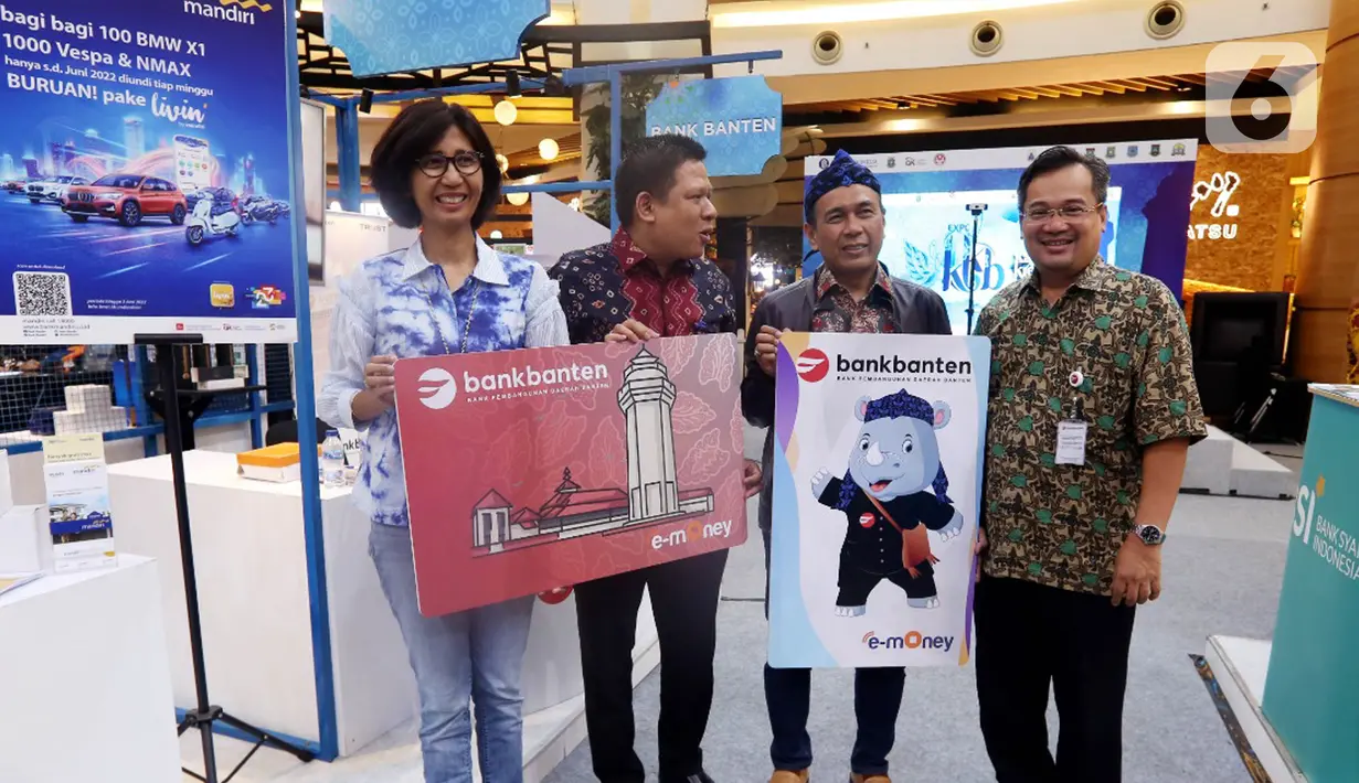 E-money co-brand Bank Banten ini merupakan kartu Mandiri e-Money yang dibalut dengan desain khusus serta terintegrasi dengan sistem perbankan Bank Mandiri sebagai alat pembayaran (e-money) serta pengganti uang tunai untuk pembayaran di merchant dan toko ritel yang bekerjasama dengan Bank Mandiri. (Liputan6.com/HO/Rizki)