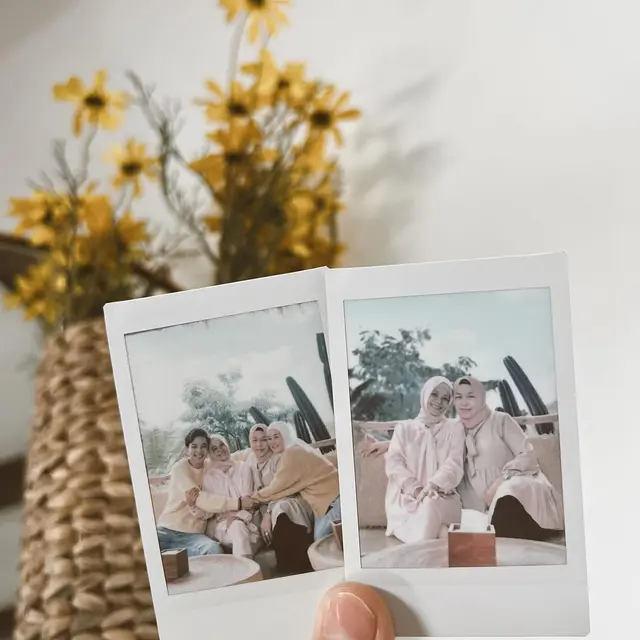 Potret 6 Artis Bareng Ibunda dan Mama Mertua, Kompak Bak Kakak Adik