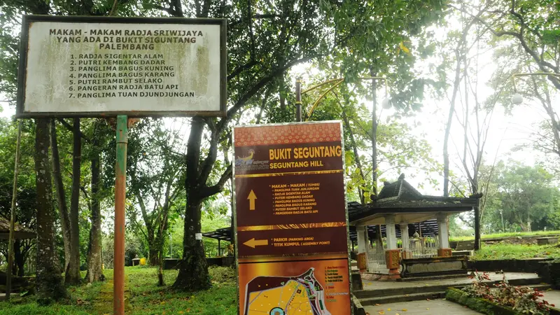 Ada Ritual Mandi Kembang di Makam Bukit Siguntang Palembang