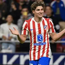 Penyerang Atletico Madrid asal Argentina #19, Julian Alvarez, merayakan gol ketiganya dalam pertandingan Liga Spanyol antara Atletico Madrid dan Rayo Vallecano di Stadion Metropolitano, Madrid, Kamis (25-9-2025). (Javier SORIANO/AFP)