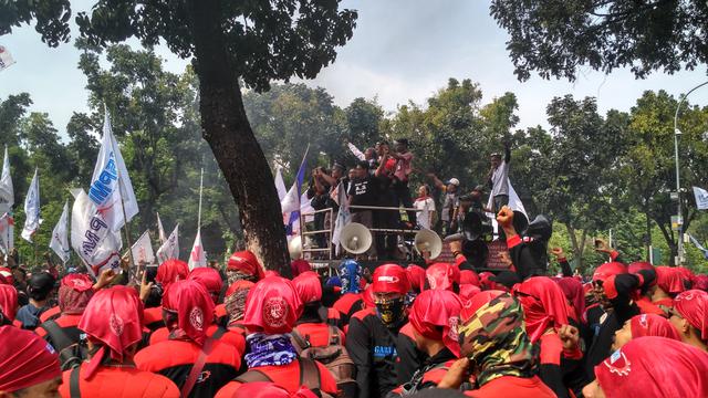 Demo buruh di Balai Kota DKI Jakarta