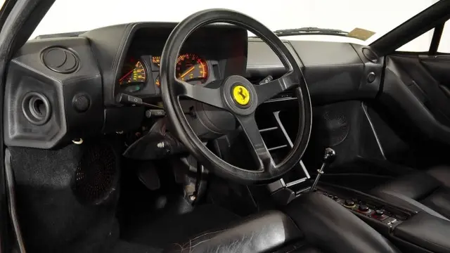 Kabin Ferrari Testarossa