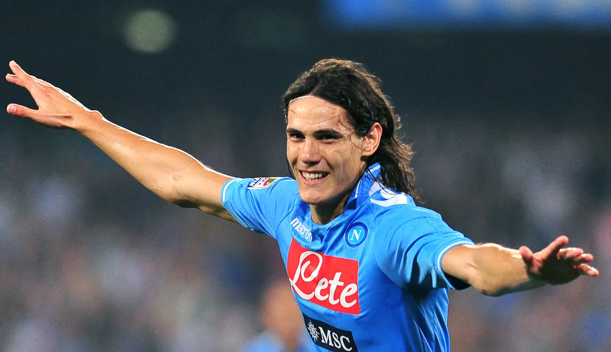 Edinson Cavani - Pemain asal Uruguay ini bermain untuk Napoli pada tahun 2010 hingga 2013. Saat berseragam Napoli, Cavani membawa Napoli menjuarai Coppa Italia tahun 2012 dan juga menjadi top skor Liga Italia musim 2012-2013. (AFP/Alberto Pizzoli)