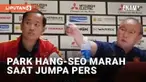 Konferensi pers jelang semifinal Piala AFF 2022 Indonesia vs Vietnam diwarnai insiden pada Kamis (5/1/2023) siang. Pelatih Vietnam, Park Hang-seo menunjuk dua warga Korea Selatan beratribut timnas Indonesia. Park curiga keduanya adalah staf pelatih t...