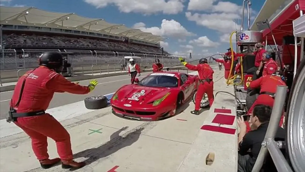 Ferrari 458 Italia GT Ini Hampir Balapan Hanya dengan Tiga Roda