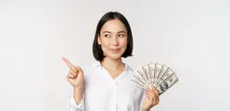 Momen setelah menerima gaji sering membuat keinginan belanja terasa lebih kuat. Kenali pemicunya sebelum uang habis untuk hal yang sebenarnya tidak dibutuhkan. (Foto/Dok: Magnific)