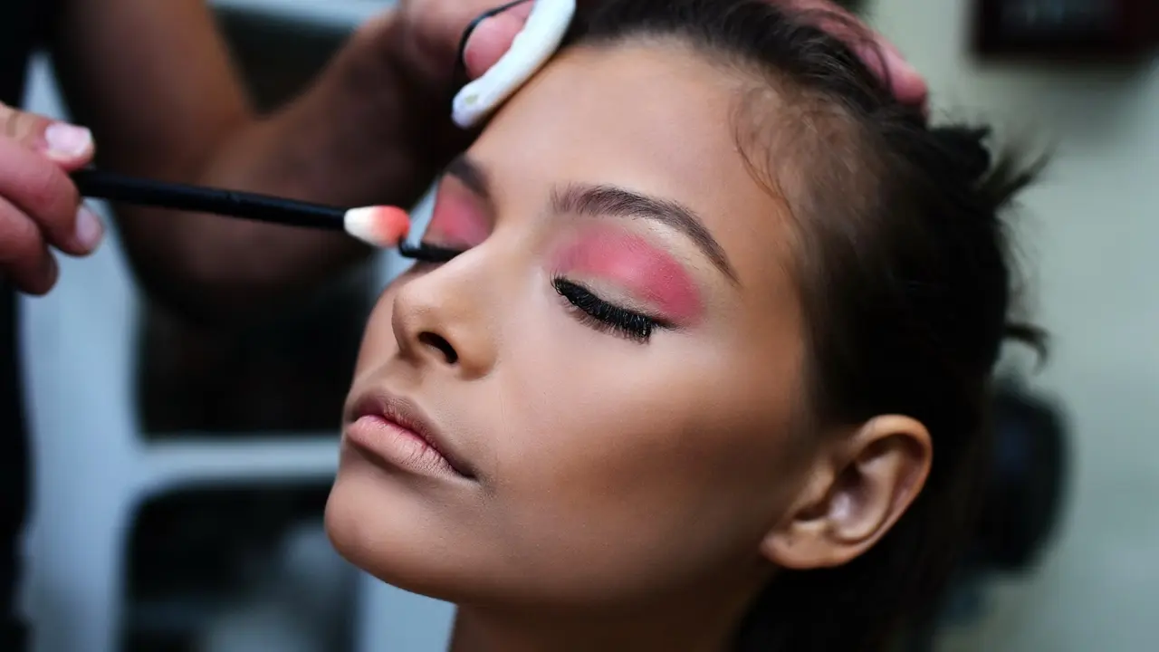 Ilustrasi Makeup
