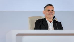 Pelatih Timnas Indonesia, John Herdman, diperkenalkan secara resmi ke publik dalam sesi konferensi pers di Hotel Mulia Senayan, Jakarta, Selasa (13/1/2026). (Bola.com/Bagaskara Lazuardi)