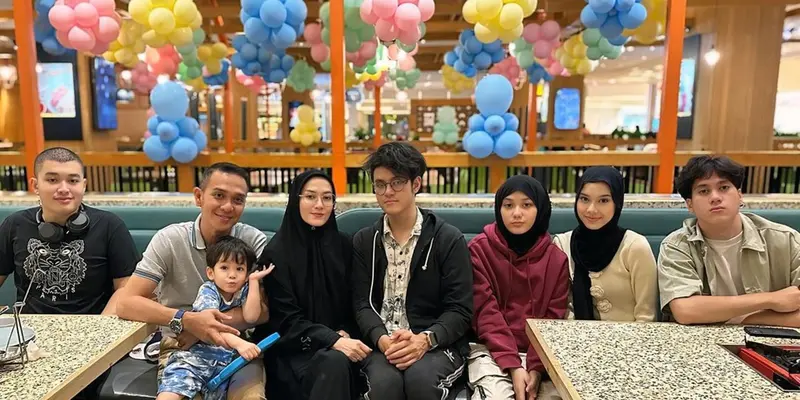 Potret Lyra Virna dan Fadlan Muhammad Bareng 6 Anaknya, Menawan Semua