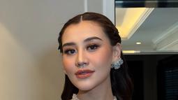 Tak hanya Thariq, Zahwa Massaid juga hadir untuk memberikan dukungan. Kakak Aaliyah itu tampak bangga melihat adiknya tetap bersinar meski tengah berbadan dua. Keakraban keduanya terlihat jelas dalam interaksi hangat usai acara. (Liputan6.com/IG/@aaliyah.massaid)