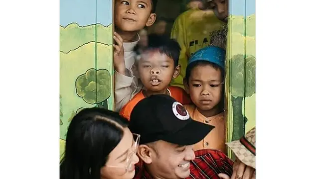 6 Kelakuan Kocak Orang Numpang Eksis Ini Bikin Ngakak