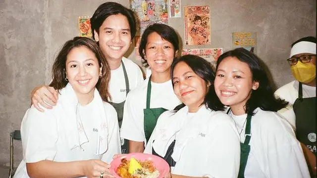 [Fimela] Jarang Muncul di Layar Kaca, Ini 6 Potret yang Sibuk dengan Bisnis Bakmi Plant Based