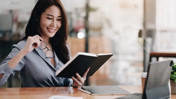 6 Tanda Kamu Memiliki Hubungan tidak Sehat dengan Uang, Jangan Diabaikan!